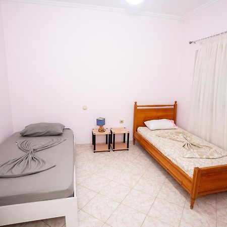 Connie'S Apartments Саранда Екстер'єр фото