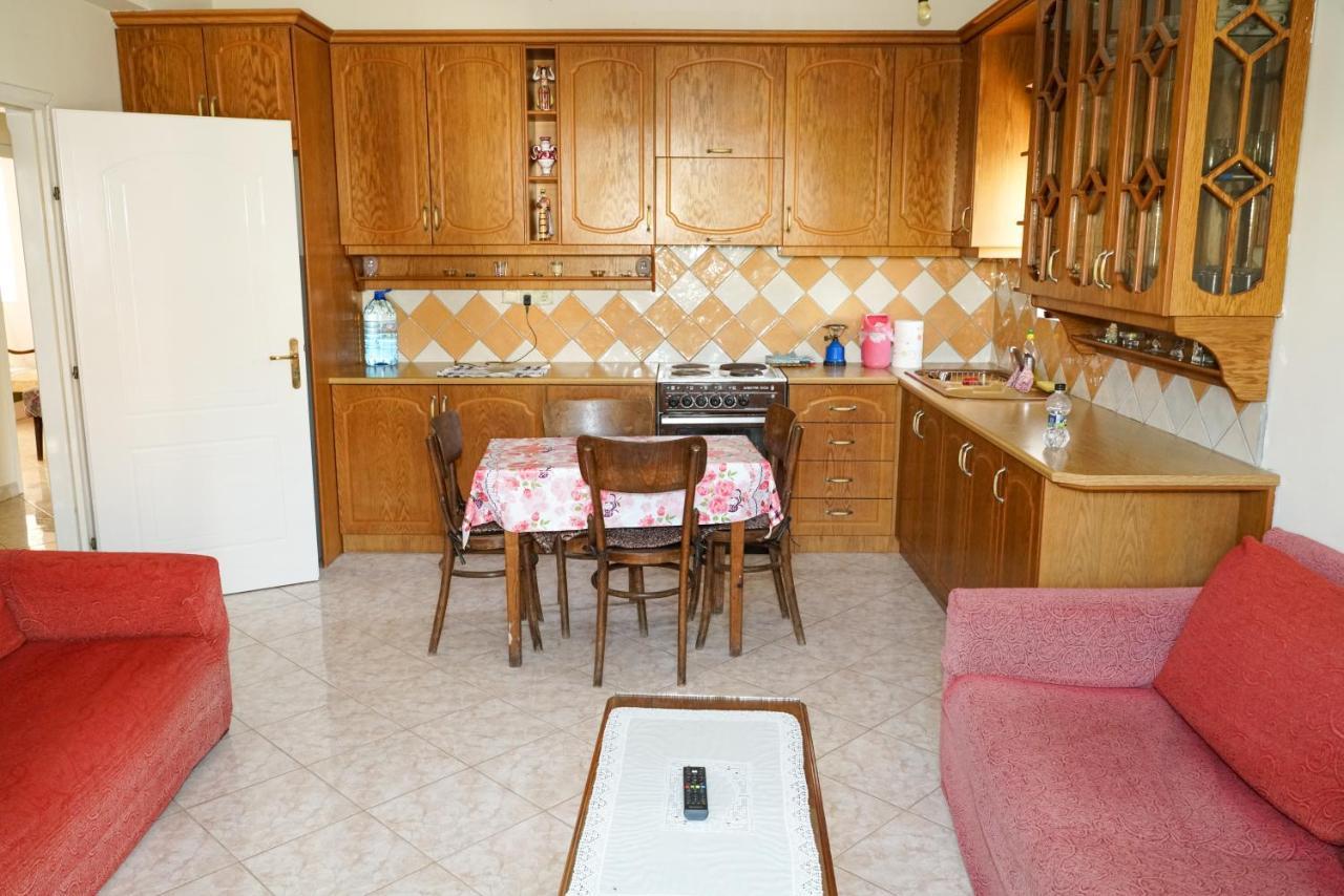 Connie'S Apartments Саранда Екстер'єр фото